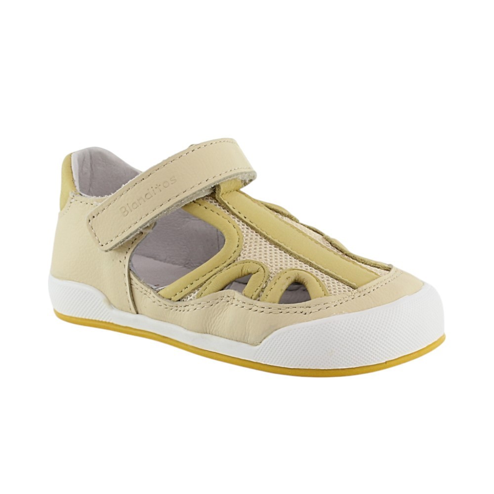 Sandalias cerradas barefoot Blanditos Estela Vainilla